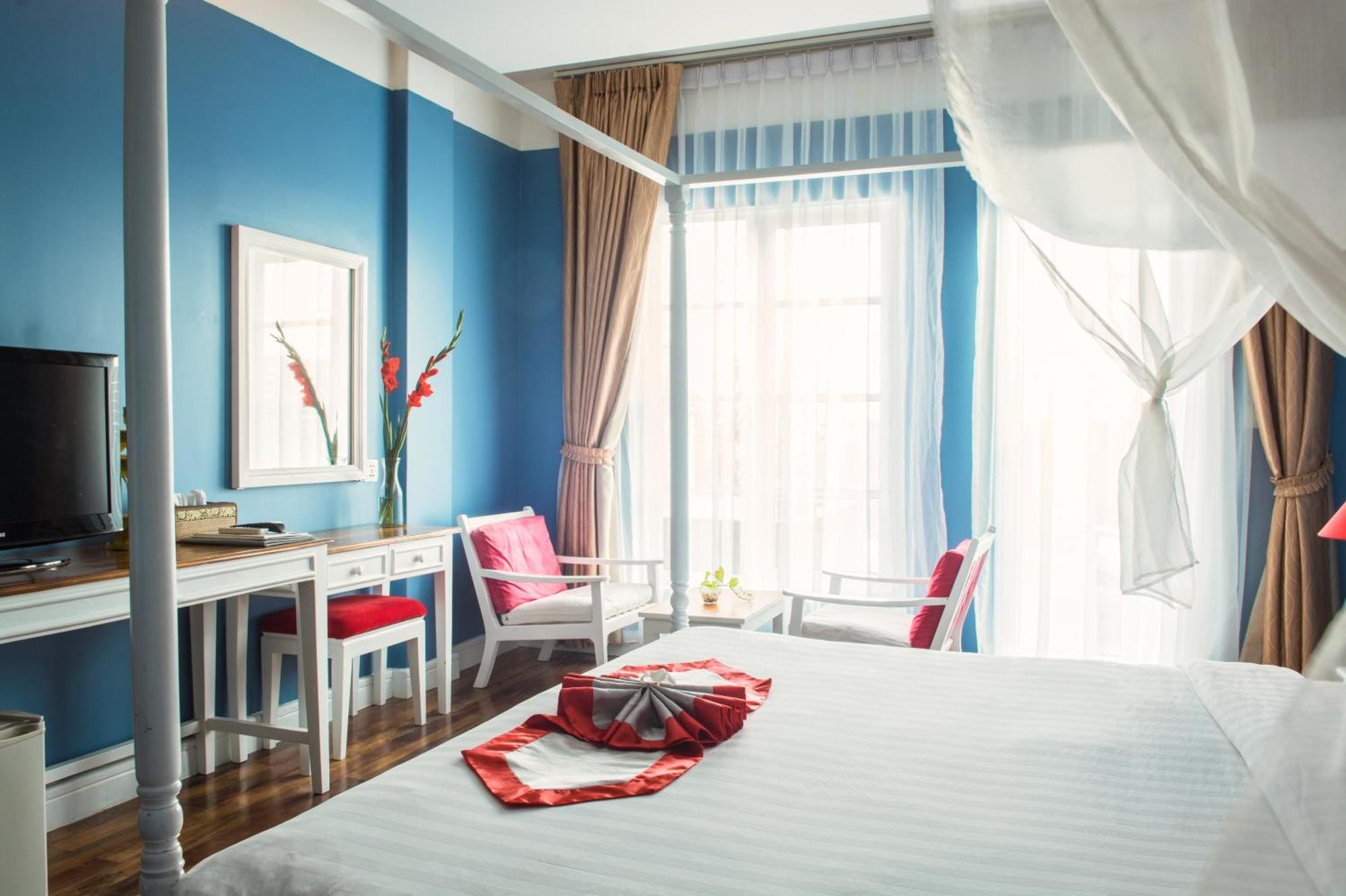 The Frangipani Royal Palace Hotel Phnom Penh Exterior photo